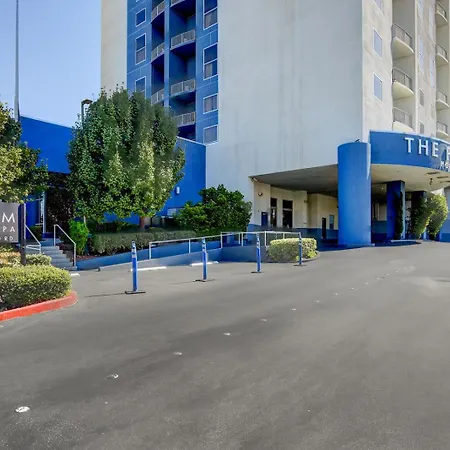Sky Mist Suite At Platinum Hotel 5 Min Walk To F1 Koval Zone Entrance-2