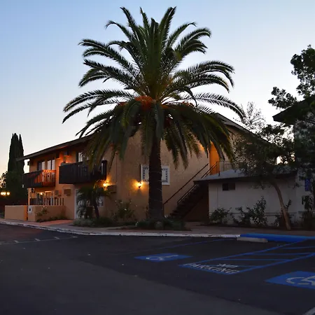 Lemon Tree Hotel And Suites-3