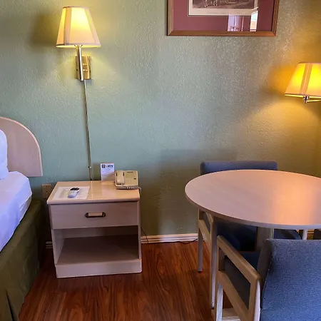 Travelodge By Wyndham Holbrook-3
