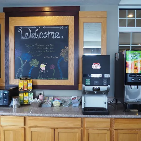 Days Inn By Wyndham Petoskey-2