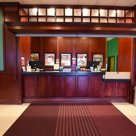 Mackinaw Beach And Bay Inn & Suites-3