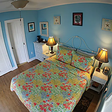 Seascape Tropical Inn (Adults Only)-3
