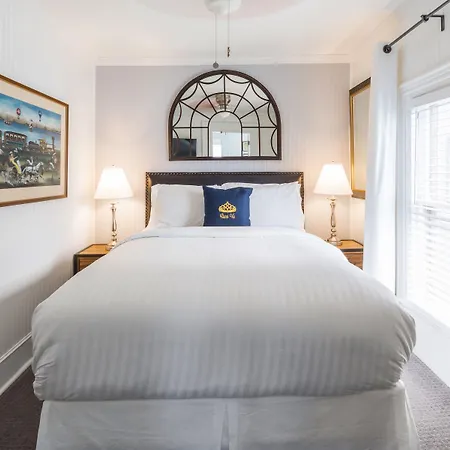 Queen Vic Guest House (Adults Only)-2