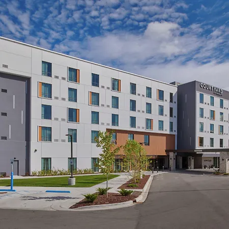 Courtyard By Marriott Petoskey At Victories Square-2