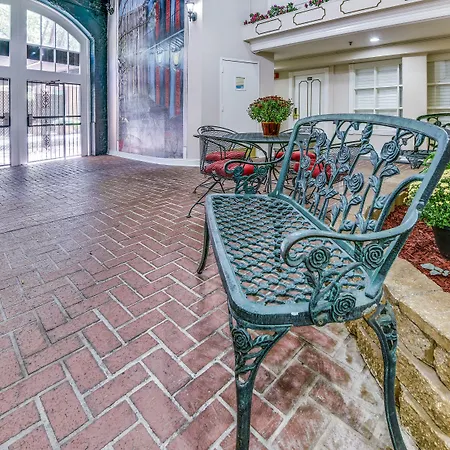 Plaza Suites Downtown New Orleans-3