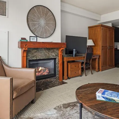 319 Lodge At Spruce Peak Ski In Ski In Ski Out King Studio By Stowe Mountain Rentals-2
