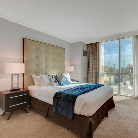 The Cerulean Suite At Mgm Signature Balcony 5 Min Walk From F1 Grandstand Located At Tower 3-3
