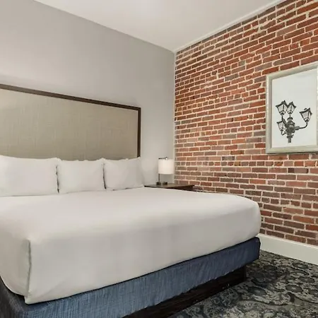 Cute And Cozy Centrally Located Unit-2
