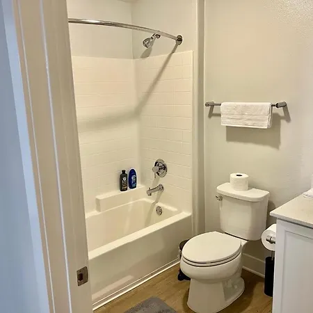 Miracle Mile Apartments-2
