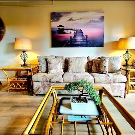 Tropical Family Resort Near Beach-Full Kitchen, Ac & Wifi-2