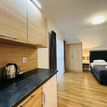 ROYAL Villa RESORT - Jacuzzi, Sauny, MELEX na plażę, Masaże, Apartamenty z kuchnią, Widok na Zalew Wiślany-2