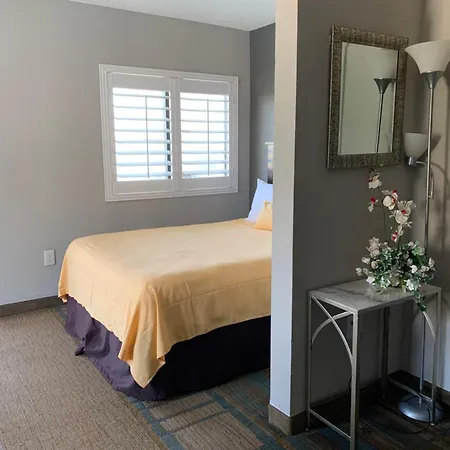 Great Location Studio Pool/Lake View Orlando I-Drive-3