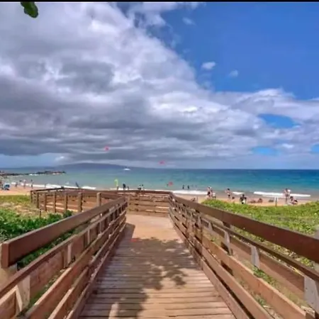 Tropical Family Resort Near Beach-Full Kitchen, Ac & Wifi-3