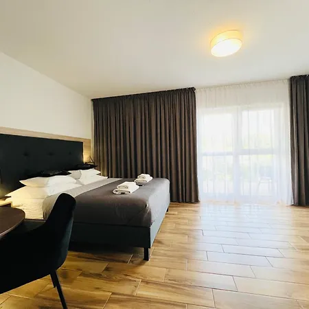 ROYAL Villa RESORT - Jacuzzi, Sauny, MELEX na plażę, Masaże, Apartamenty z kuchnią, Widok na Zalew Wiślany-3