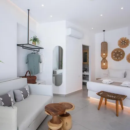 Calma Luxury Studios & Suites-3