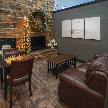 Carriage House #407-3
