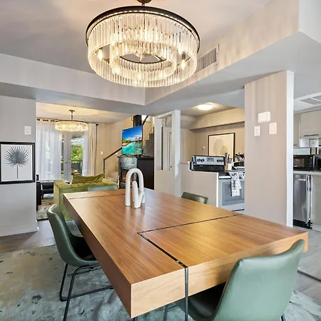 Bright & Breezy 2-Story Loft In Dallas-2