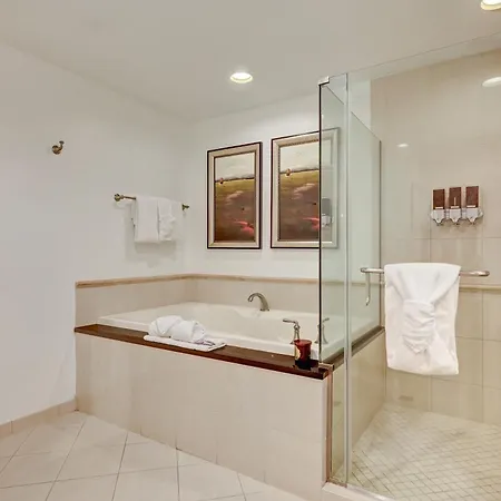 Luxury JR Suite w balcony STRIP&SPHERE Views-2