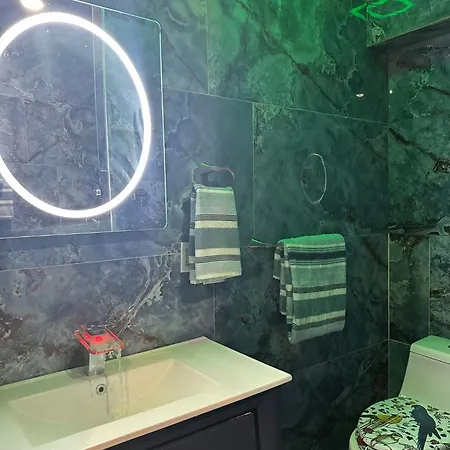 420 Suites & Blue Spa Bath-2