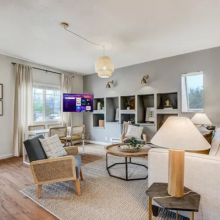 The Hive: *Hot Tub + Patio Oasis*-3