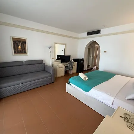 Private One-Unit In Domina Coral Bay Beach And Lake Direct View 2-2