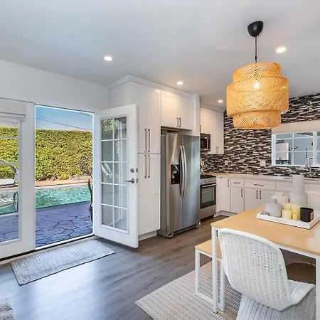 Casita Blanca - Modern Chic- Peaceful, Private & Gated Guest House - Pool & Free Parking-2