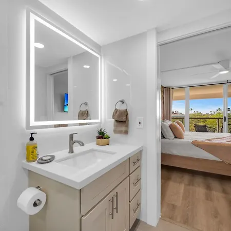 Modern Kihei Oceanside Studio Vistas-3