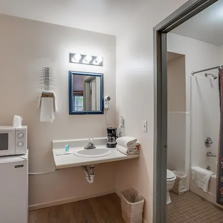 White Rose Inns & Motel-2