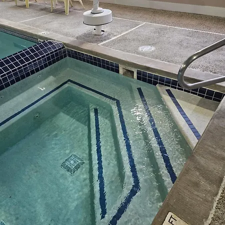 Baymont by Wyndham Mackinaw City-2