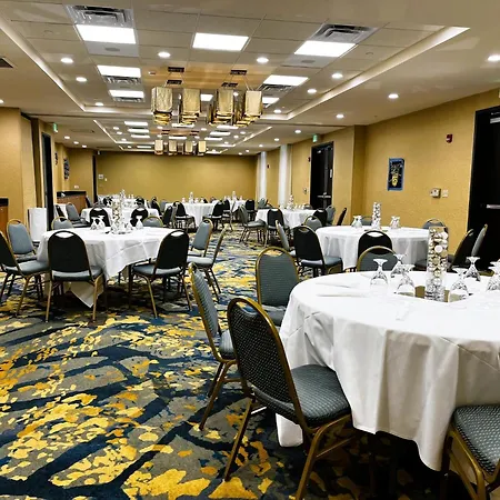 Holiday Inn Hotel & Suites Gateway By Ihg-2