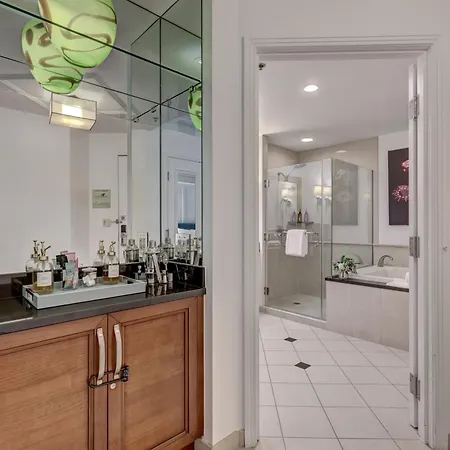 Lucky Gem Penthouse & Luxury Suites At Mgm Signature Resort, Balcony Strip View 1607-3