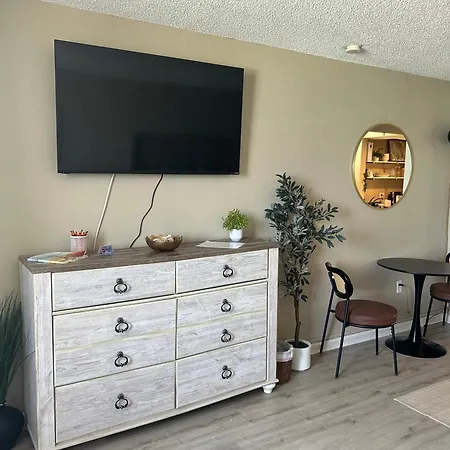 Luxury Beach Condos With Pool And Tiki Bar!-2