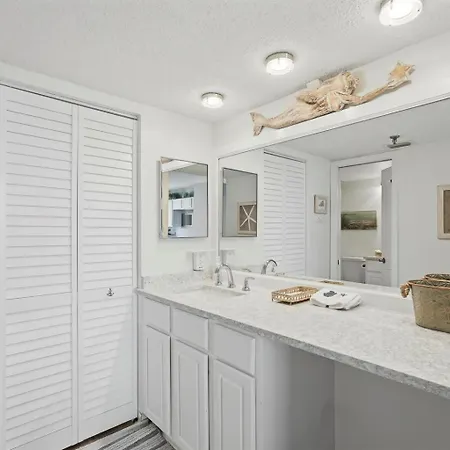 Waterfront Isla Del Sol Condo W Balcony & Pool-2