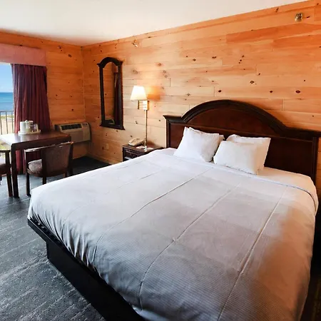 Quality Inn & Suites Mackinaw City Beachfront-3