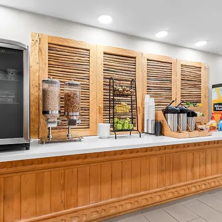 Red Lion Inn & Suites Goodyear Newly Renovated-3