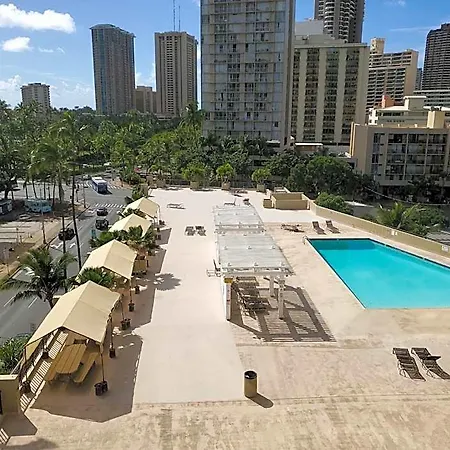 Waikiki beach cozy studio no resort fee-2