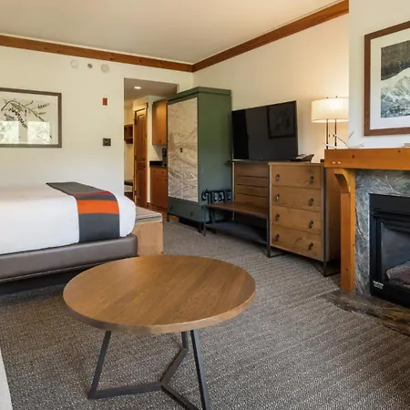 1326 Studio Lodge At Spruce Peak At Stowe Mt Resort Sleeps 4-3