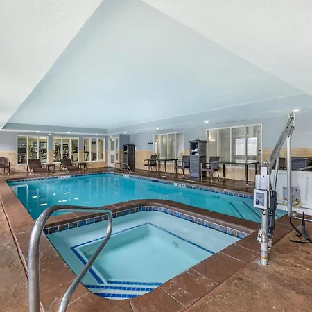 Best Western Plus Airport Inn & Suites-3