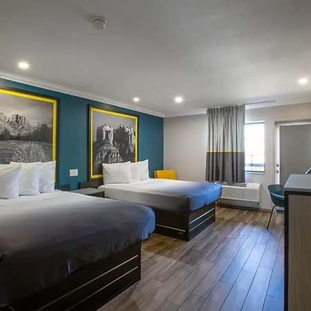 Super 8 By Wyndham Mesa Downtown Near Convention Center-3