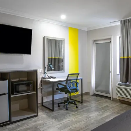Super 8 By Wyndham Mesa Downtown Near Convention Center-2