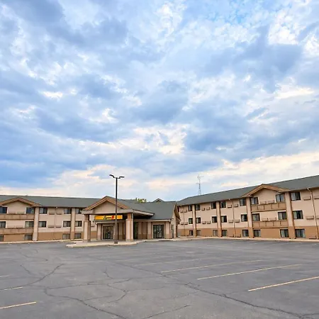 Super 8 By Wyndham Wisconsin Dells-2
