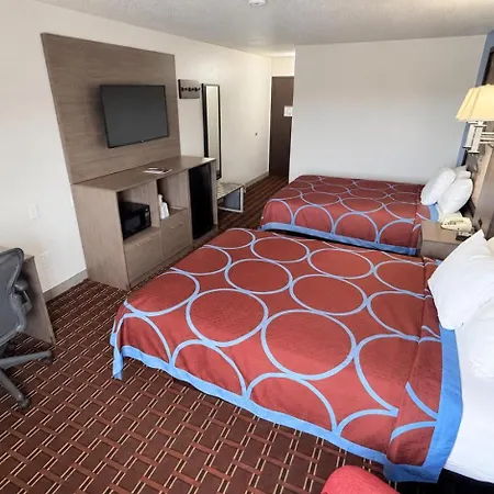 Super 8 By Wyndham Wisconsin Dells-3