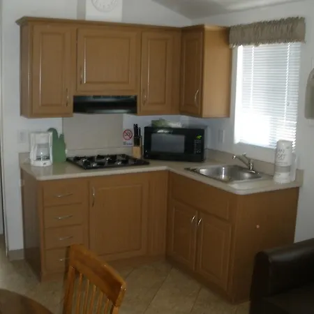 Palm Springs Camping Resort Cottage 2-2