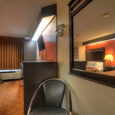 Smoky Mountain Inn & Suites-3