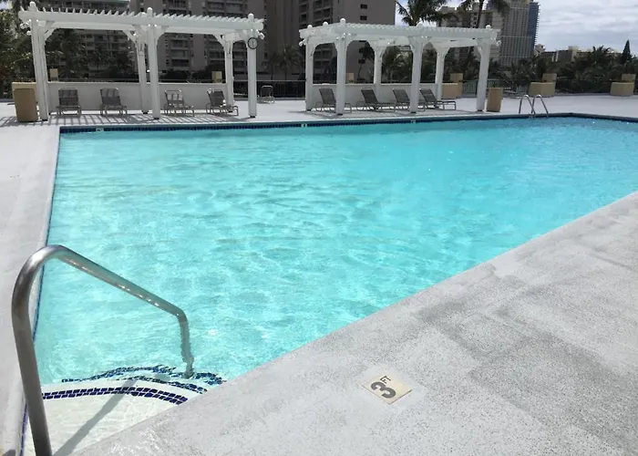 2 Bedroom Penthouse W/Ocean Views Honolulu