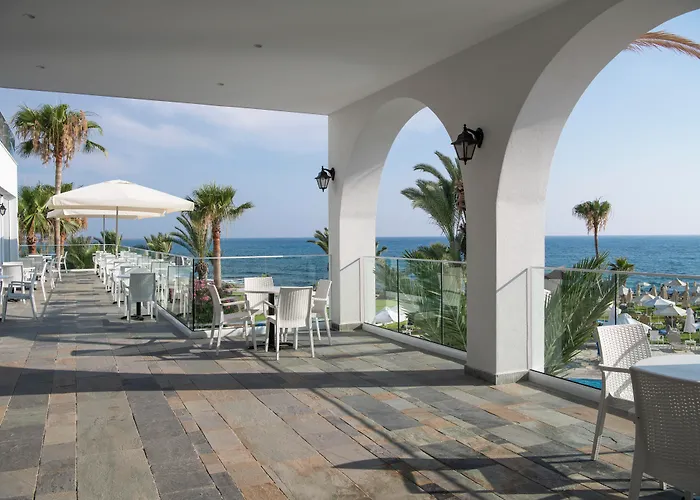 Akti Beach Hotel & Village Resort Klorakas