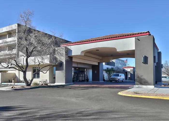 Hotel Ramada By Wyndham Albuquerque Midtown