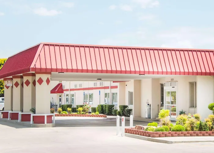 Hotel Ramada By Wyndham Enid