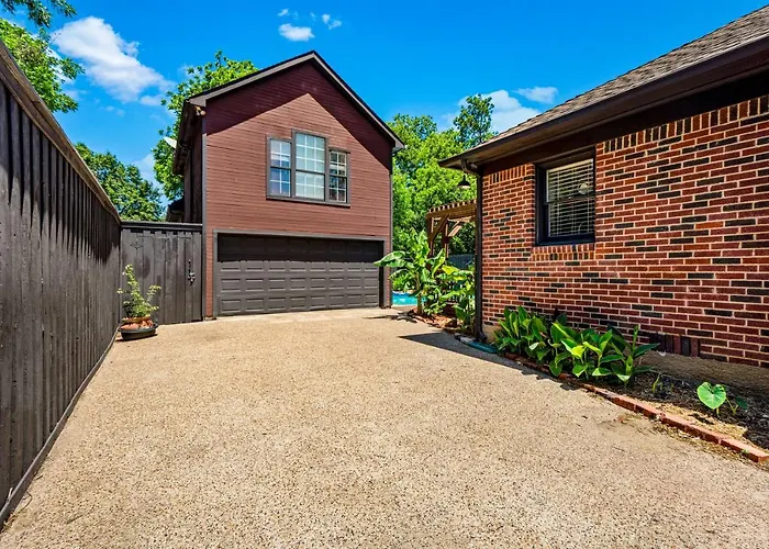 Dallas Oak Lawn Oasis W/ Private Pool, Hot Tub