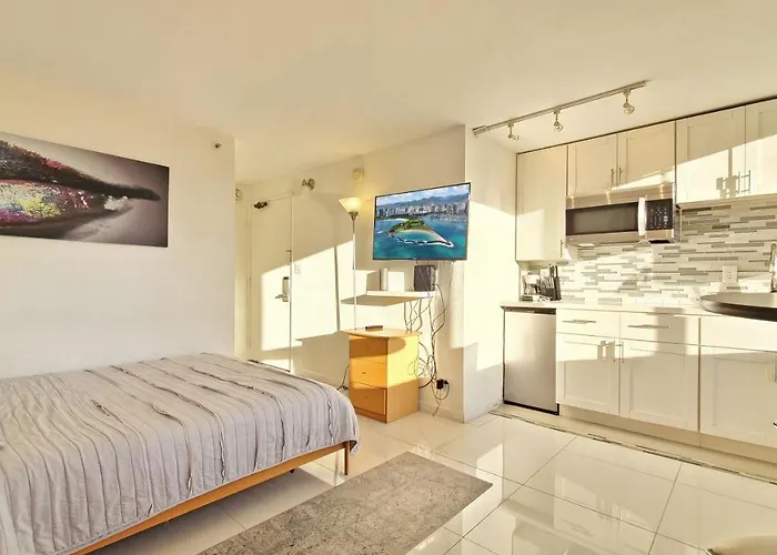 Waikiki beach cozy studio no resort fee Honolulu